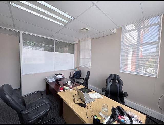117M² OFFICE TO LET IN DAINFERN